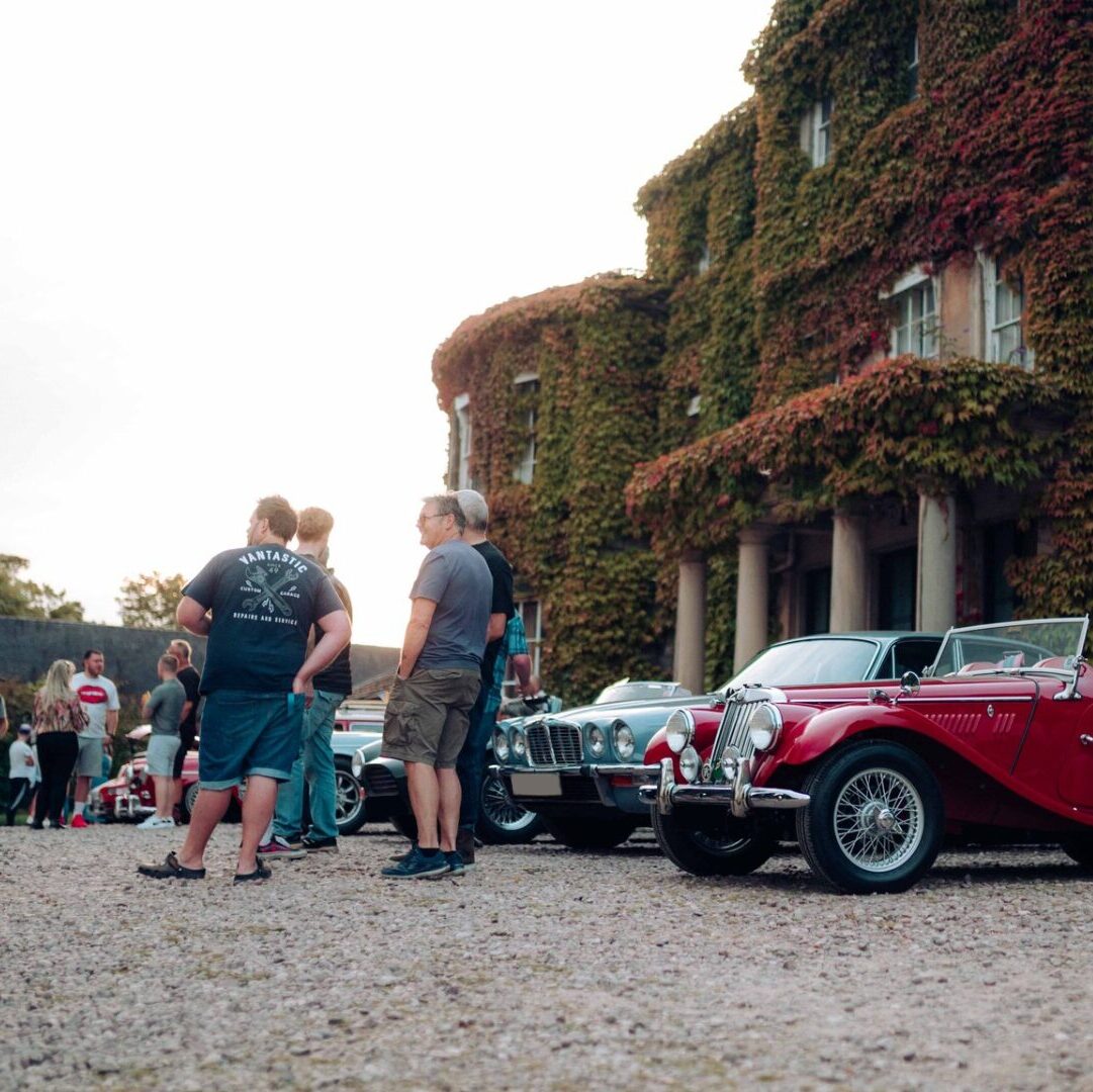 Benefits of joining a classic car club & how to find the club for you